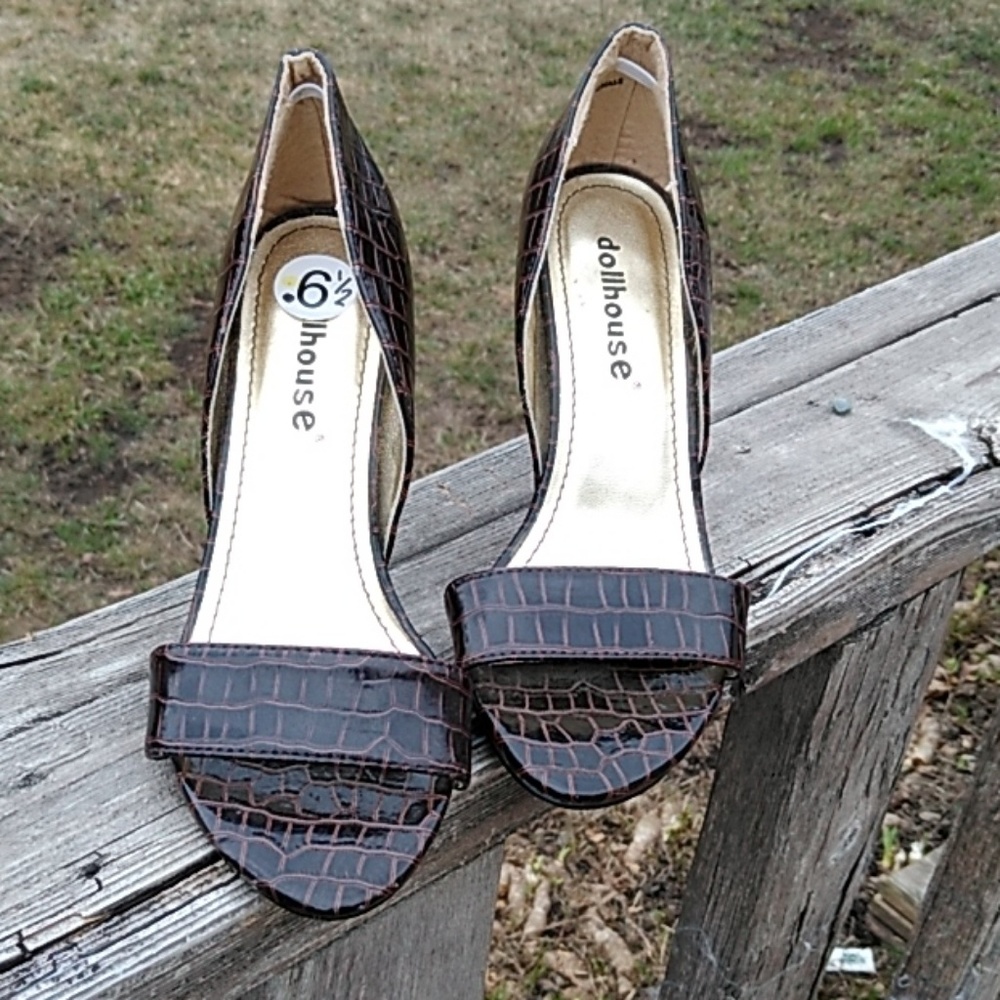 61/2 brown black open-toed heels